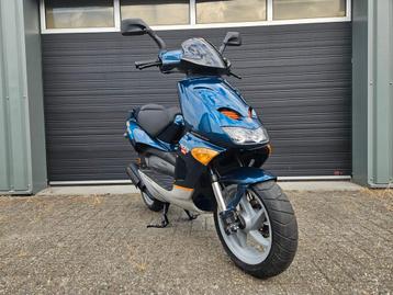 APRILIA SR WWW A.C 50CC 2T BJ 1999 CYBER BLEU 4646KM ORG NL. beschikbaar voor biedingen