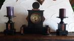 Antiek marmeren klokkenstel met twee bijpassende kandelaar s, Antiek en Kunst, Antiek | Klokken, Ophalen of Verzenden