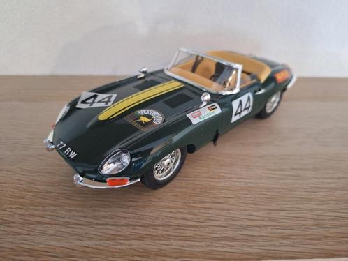 Bburago Jaguar "E" Cabriolet (1961) - Rally uitvoering  1:18, Hobby en Vrije tijd, Modelauto's | 1:18, Gebruikt, Auto, Bburago