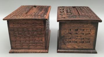 2 Vintage hardhouten sigarettenhouders Indonesië 1950/1960 beschikbaar voor biedingen