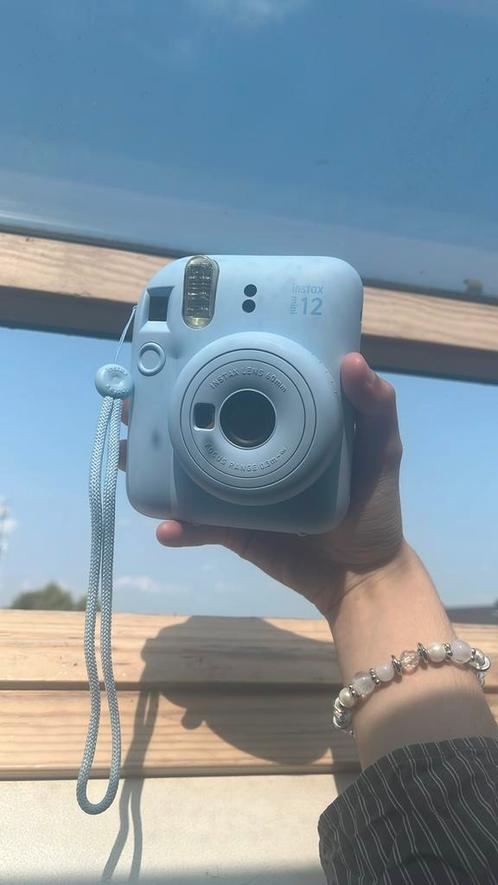Instax mini 12 camera - pastel blauw - fotopapier erbij, Audio, Tv en Foto, Fotocamera's Analoog, Nieuw, Polaroid, Fuji, Ophalen
