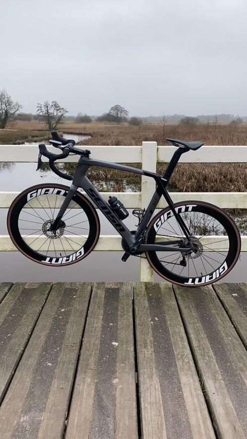 Moet weg: Sensa Giulia Evo 2023 Di2- Full Carbon (XL/61cm), Fietsen en Brommers, Fietsen | Racefietsen, Zo goed als nieuw, Giant