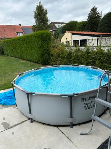 Bestway Zwembad incl pomp, skimmer, afdekzeil etc beschikbaar voor biedingen