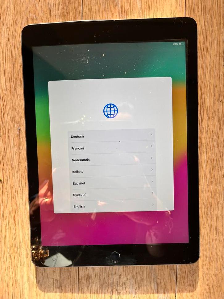 iPad A1893  (2018) - Defect scherm & deuk - Voor opknapper, Computers en Software, Apple iPads, Gebruikt, Apple iPad, 10 inch