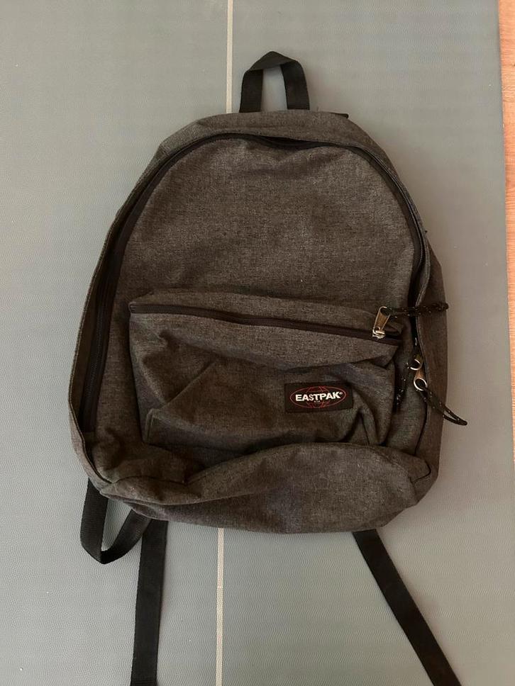 Eastpack rugtas grijs met laptopvak voor school, uni of werk, Sieraden, Tassen en Uiterlijk, Tassen | Rugtassen, Gebruikt, Eastpak