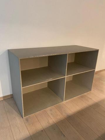 Rustieke open kast met 4 diepe vakken beschikbaar voor biedingen