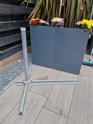 Parasolvoet beschikbaar voor biedingen