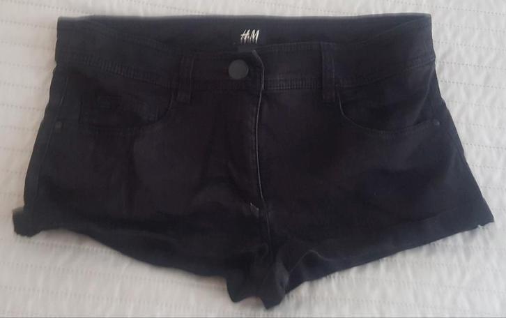 Korte broek zwart maat 36 maat s short broekje kerst kleding, Kleding | Dames, Broeken en Pantalons, Zo goed als nieuw, Maat 36 (S)