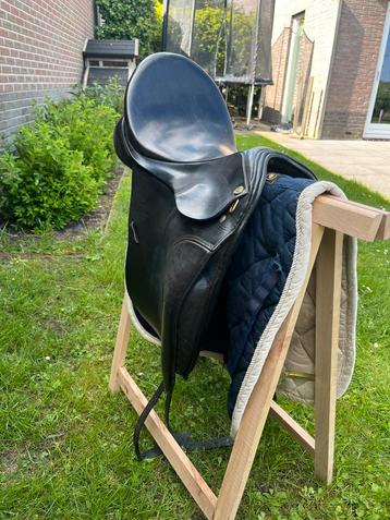 Sommer Diplomat Exclusiv dressuurzadel 17,5 inch beschikbaar voor biedingen