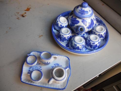 2 Mini porseleinen serviesjes., Antiek en Kunst, Curiosa en Brocante, Ophalen of Verzenden