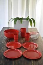 Mepal rood 4 persoons buitenservies borden bekers bestekla, Caravans en Kamperen, Ophalen of Verzenden, Gebruikt