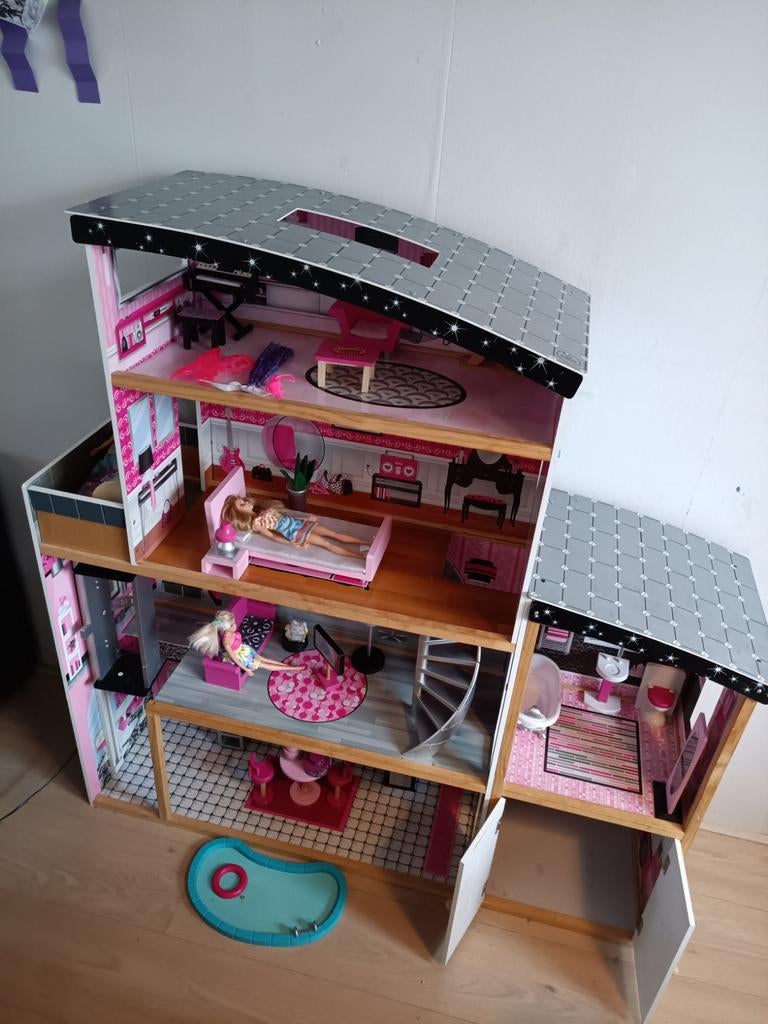 KidKraft 65826 Sparkle Mansion, barbiehuis met barbies, Kinderen en Baby's, Speelgoed | Poppenhuizen, Ophalen, Gebruikt, Poppenhuis