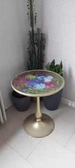 Epoxy bijzettafel met gedroogde hortensia bloemen, Huis en Inrichting, 45 tot 60 cm, Minder dan 55 cm, Rond, Ophalen of Verzenden