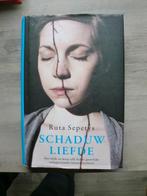 Ruta Pepetys - Schaduwliefde (Hardcover met stofomslag), Ophalen of Verzenden, Gelezen
