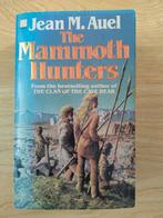 The Mammoth Hunters - Jean M. Auel, Gelezen, Fictie, Ophalen of Verzenden, Jean M. Auel