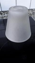 LAMPEKAPJE IKEA GLAS RIBBEL HOOGTE 14 CM, Huis en Inrichting, Lampen | Lampenkappen, Ophalen of Verzenden, Zo goed als nieuw, Rond