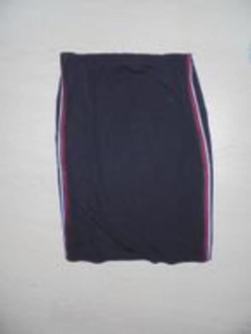 Zwart rokje met streep zijkant maat M, Kleding | Dames, Rokken, Zo goed als nieuw, Maat 38/40 (M), Zwart, Boven de knie, Ophalen of Verzenden