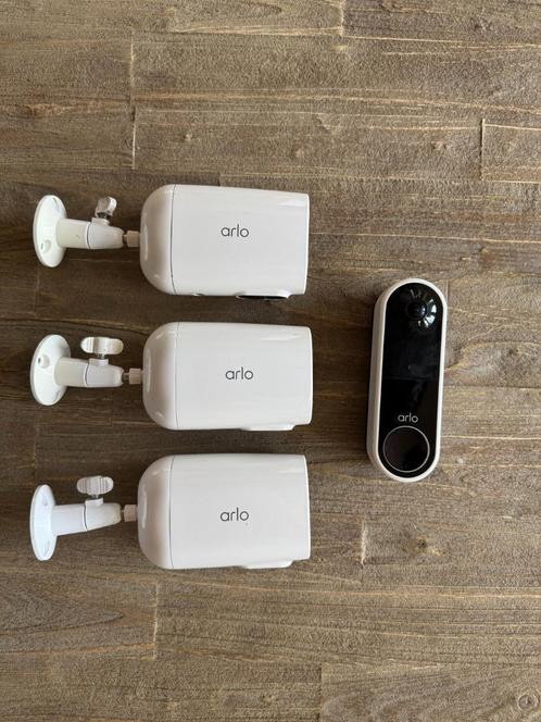 Arlo Essential XL x3 en Doorbell, Audio, Tv en Foto, Videobewaking, Zo goed als nieuw, Buitencamera, Ophalen of Verzenden
