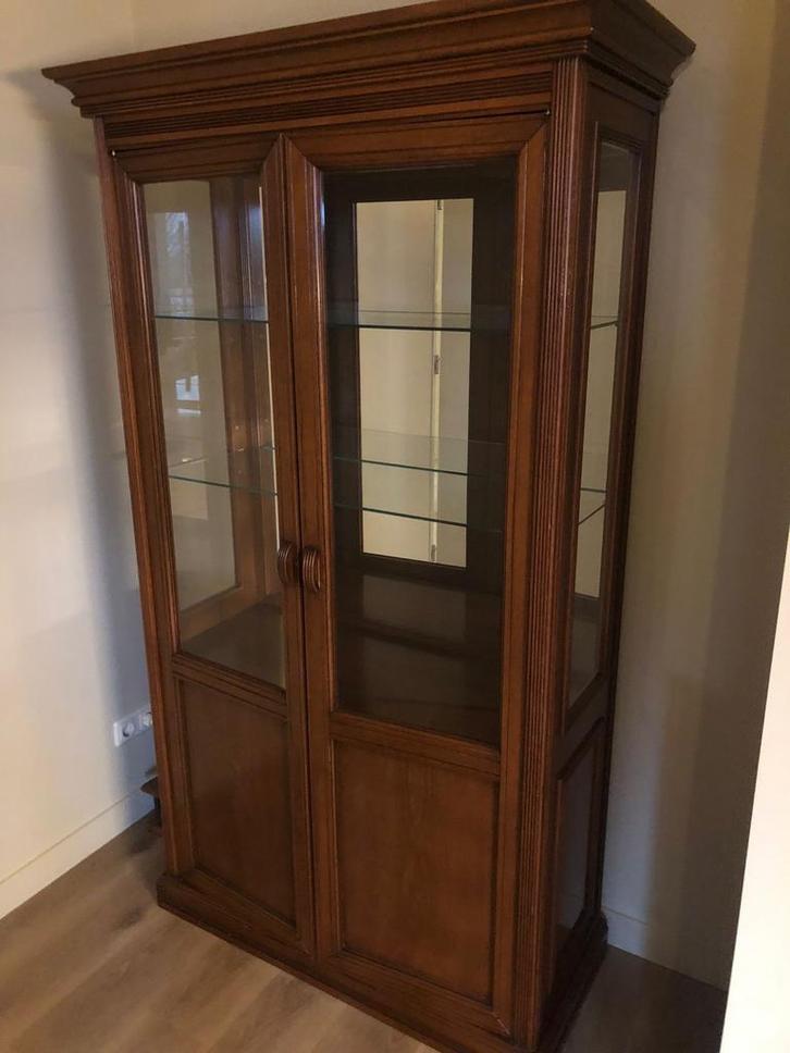 Houten vitrinekast met glazen deuren, Huis en Inrichting, Kasten | Vitrinekasten, Gebruikt, 150 tot 200 cm, 100 tot 150 cm, 25 tot 50 cm