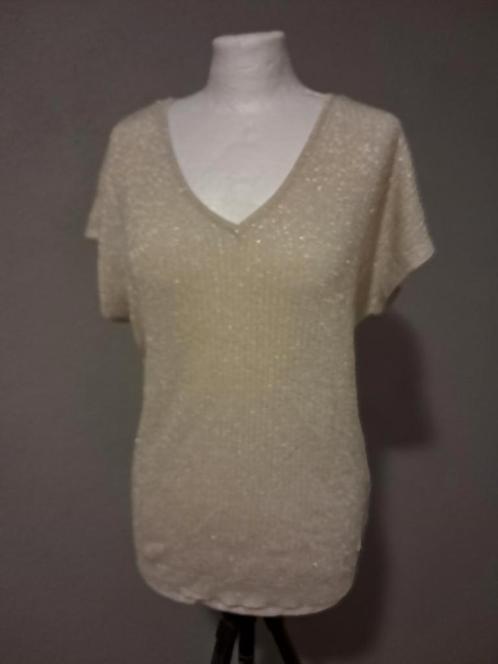 M studio anneloes v hals shirt goudkleurig, Kleding | Dames, T-shirts, Zo goed als nieuw, Maat 38/40 (M), Overige kleuren, Korte mouw