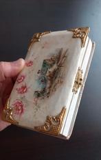 Reisnecessaire waaronder een rijgnaald, naaldenhouder been, Antiek en Kunst, Ophalen of Verzenden