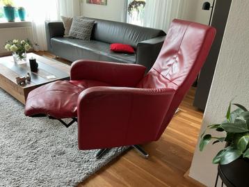 Relaxstoel, verstelbaar en draaibaar beschikbaar voor biedingen
