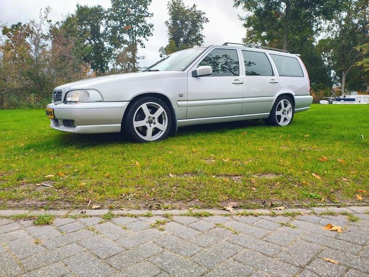 Volvo V70 2.3 T-5 AUT 1997 Grijs, Auto's, Volvo, Particulier, V70, Benzine, Stationwagon, Automaat, Origineel Nederlands, Zilver of Grijs