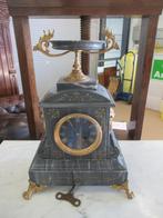 Oer 10488 grijs marmeren vaas pendule, Ophalen