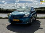 Toyota Yaris 1.0 VVT-i Comfort UNIEK / NAVI / CAMERA / WINTE, Gebruikt, Blauw, Bedrijf, Handgeschakeld