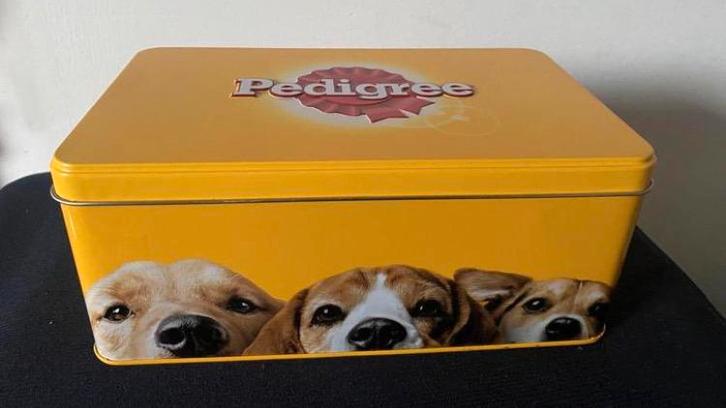 Blik van Pedigree. Afm. 21,5x12,5x9 cm., Verzamelen, Blikken, Nieuw, Overige, Overige merken, Ophalen of Verzenden