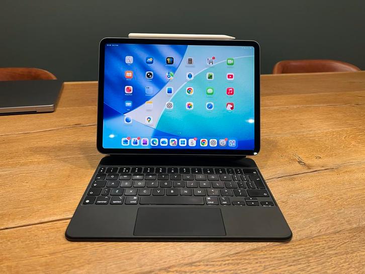 Apple iPad Pro 11" 256GB 2020 + Magic Keyboard + Pencil, Computers en Software, Apple iPads, Zo goed als nieuw, Apple iPad Pro