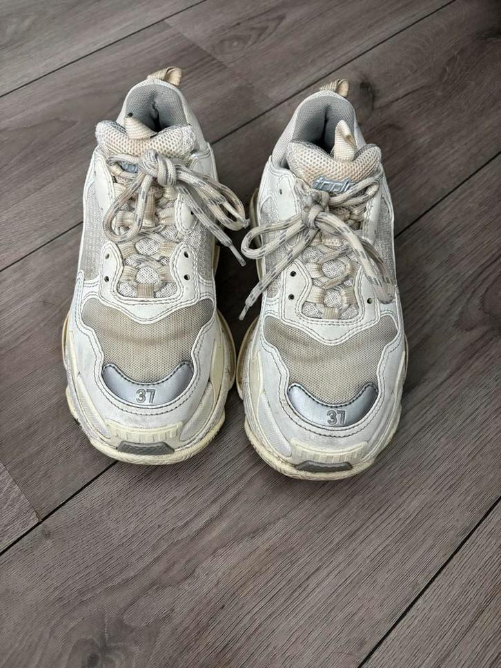 Balenciaga Triple S sneakers maat 37, Kinderen en Baby's, Kinderkleding | Schoenen en Sokken, Gebruikt, Sportschoenen, Meisje