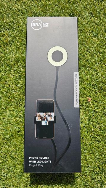 LED Phone Holder (plug & play) beschikbaar voor biedingen
