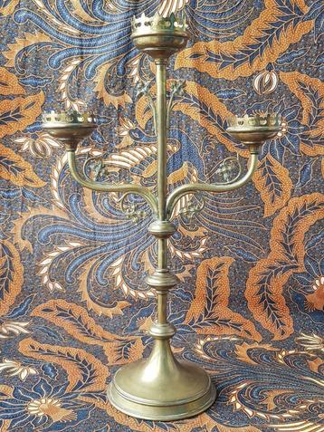 Mooie grote antieke drielichts kandelaar uit Frankrijk.