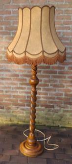 Vintage vloer schemerlamp massief houten gedraaide voet zgan, Huis en Inrichting, Lampen | Vloerlampen, Hout, 150 tot 200 cm, Vintage
