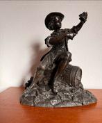 Bronzen beeld van een jongen met druiven op een vat, Ophalen of Verzenden