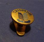 Triumph Geemailleerde Revers Knoop, Verzamelen, Verzenden, Zo goed als nieuw, Transport, Speldje of Pin