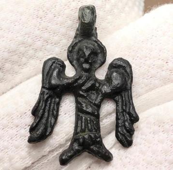Originele Middeleeuwse bronze hanger beschikbaar voor biedingen