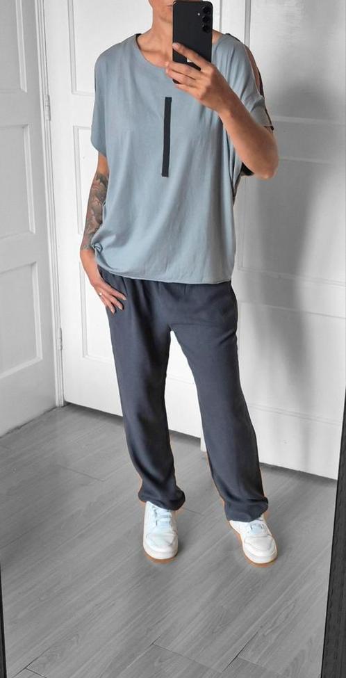 Relaxed shirtje van Henriette Steffensen, Kleding | Dames, Tops, Zo goed als nieuw, Maat 38/40 (M), Grijs, Korte mouw, Ophalen of Verzenden