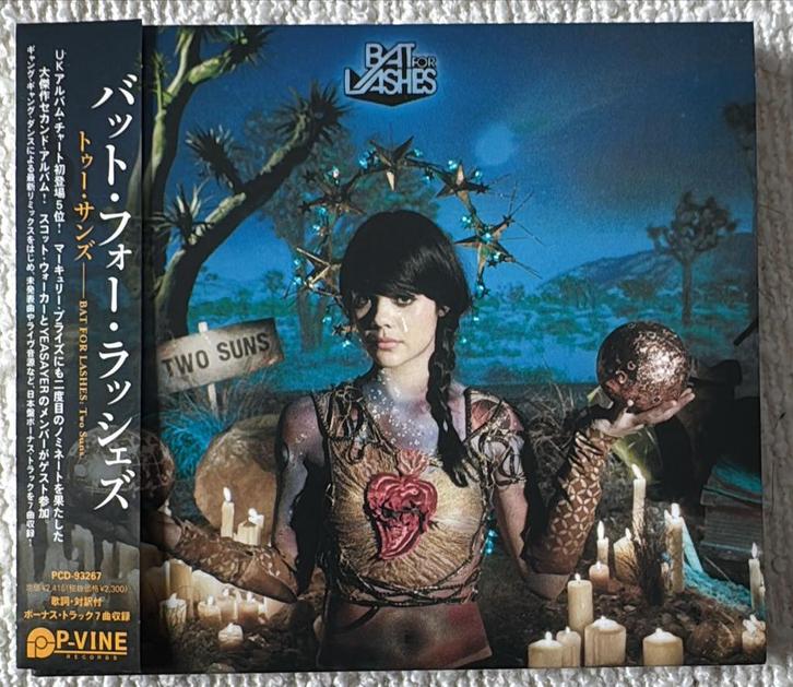 BAT FOR LASHES, Two Suns, Japan Import + 7 Bonustracks & OBI, Cd's en Dvd's, Cd's | Pop, Zo goed als nieuw, Verzenden