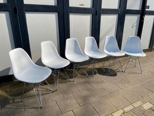 Nieuwe witte eetkamerstoelen met chroom frame, Huis en Inrichting, Stoelen, Nieuw, Vijf, Zes of meer stoelen, Kunststof, Metaal