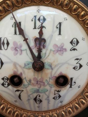 Franse pendule met 2cups beschikbaar voor biedingen