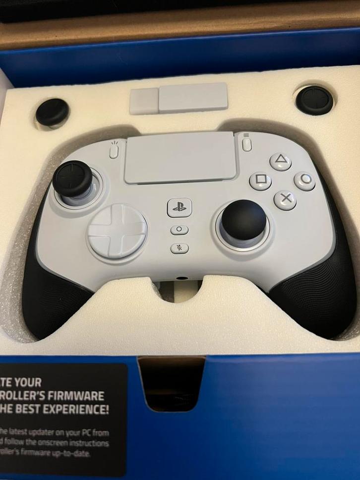 Razer Wolverine V2 Pro Wireless Controller – Wit (PS5/PC), Spelcomputers en Games, Spelcomputers | Sony PlayStation Consoles | Accessoires