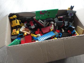 DOOSJE MET  3 KILO LEGO TE KOOP beschikbaar voor biedingen