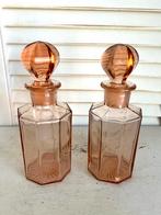 Twee vintage parfumflessen roze geslepen glas 16,5 cm, Antiek en Kunst, Antiek | Glas en Kristal, Ophalen