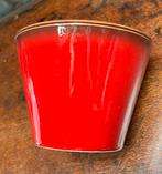 Klein rood bloempotje voor binnen, diameter 13,3 cm., Rond, Binnen, Ophalen of Verzenden, Zo goed als nieuw
