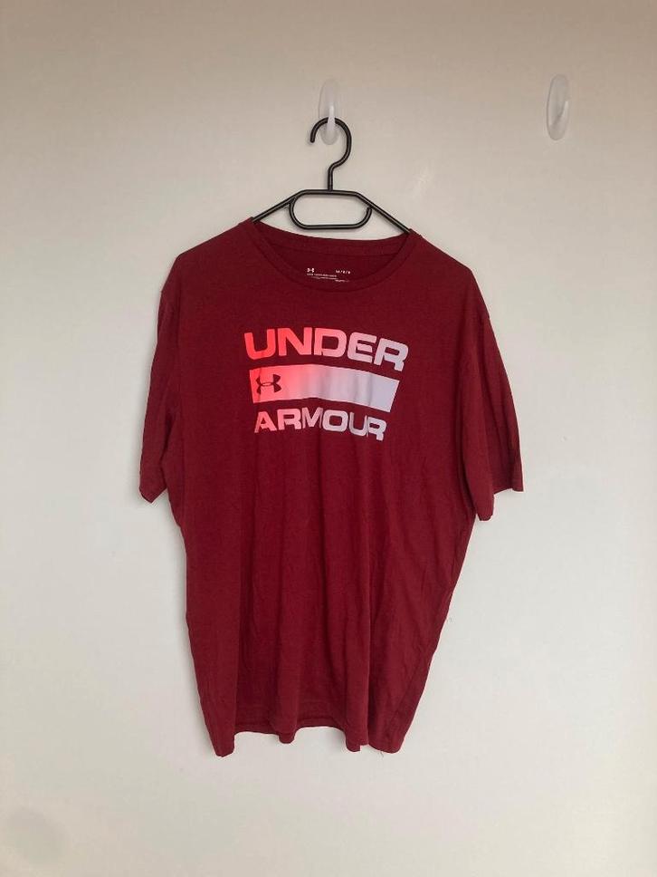 Under Armour bordeax rood shirt L met logo neon, Kleding | Heren, T-shirts, Zo goed als nieuw, Maat 52/54 (L), Rood, Ophalen of Verzenden