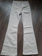 KUYICHI Lisette flared jeans W28 L32, Kleding | Dames, Spijkerbroeken en Jeans, Nieuw, Ophalen of Verzenden, W28 - W29 (confectie 36)