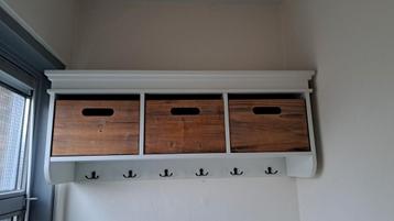 kapstok met die bakken  beschikbaar voor biedingen