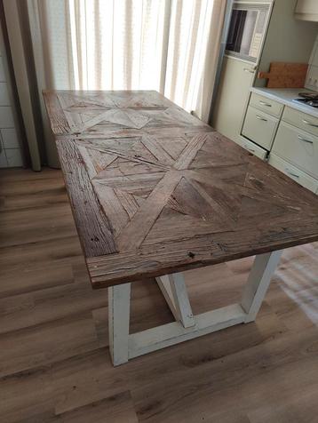 Eettafel 6 persoons beschikbaar voor biedingen